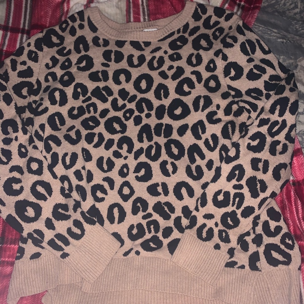Leopard Sweater 🌻 2/$15